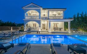 Luxury Villa Vanato & Pool